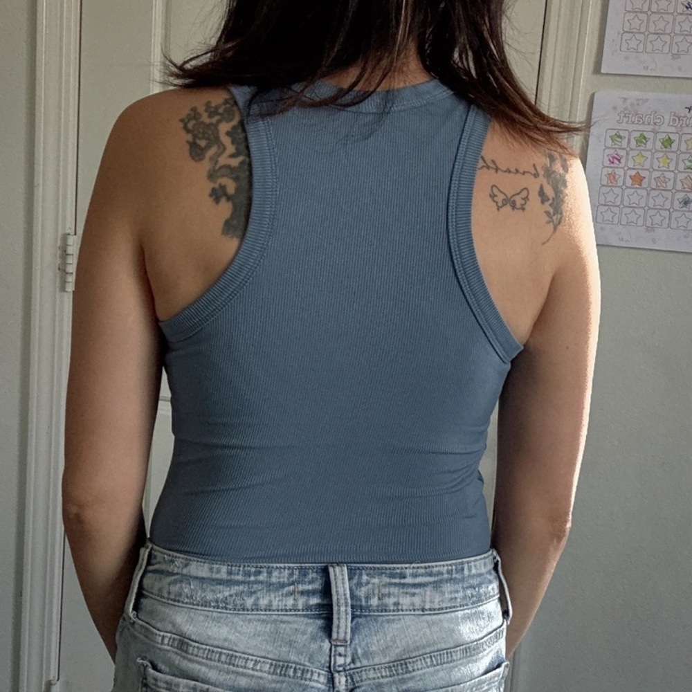 Solid Ribbed Fitted Tank Top - Picture 5 of 5
